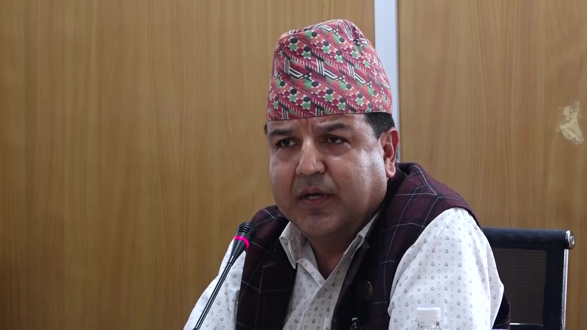 ‘सुन तस्करी प्रकरणमा गृहमन्त्री र अर्थमन्त्रीमाथि नीतिगत प्रश्न मात्र गरेकाे हुँ’